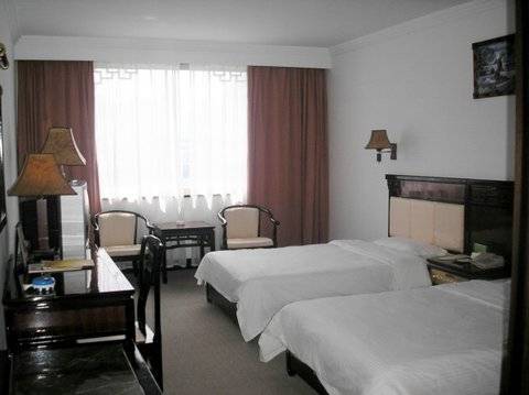 Sovereign Hotel Yangshuo Guilin Room photo
