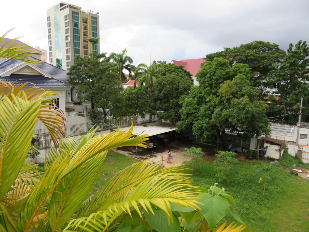 The Little Garden Boutique Hotel Phnom Penh Exterior photo