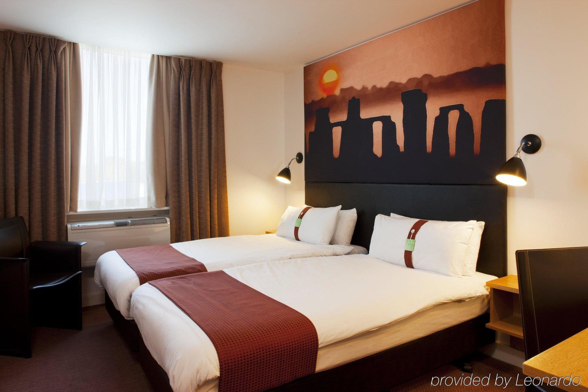 Holiday Inn Salisbury - Stonehenge, An Ihg Hotel Amesbury Room photo