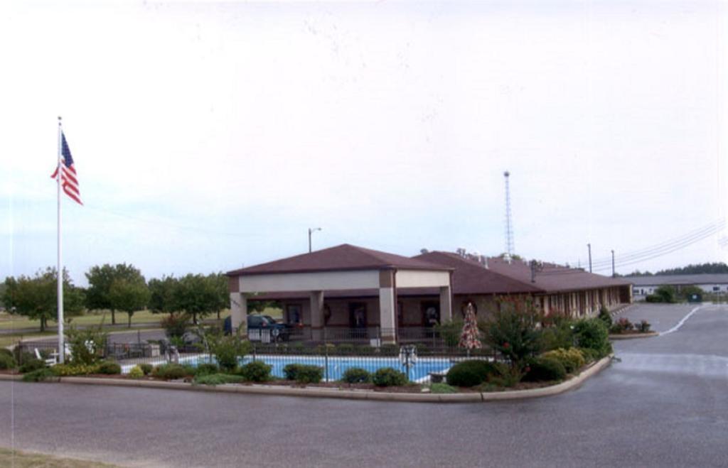 Briarwood Inn Of Geneva Exterior photo
