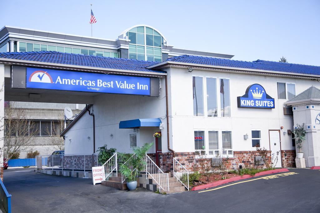 Americas Best Value Inn Lynnwood Exterior photo