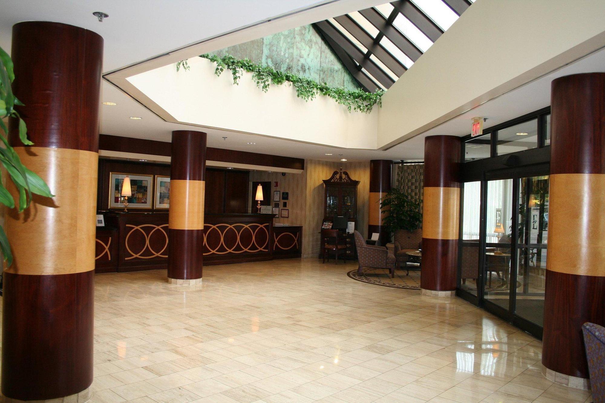 Embassy Suites By Hilton Atlanta Galleria Exterior photo
