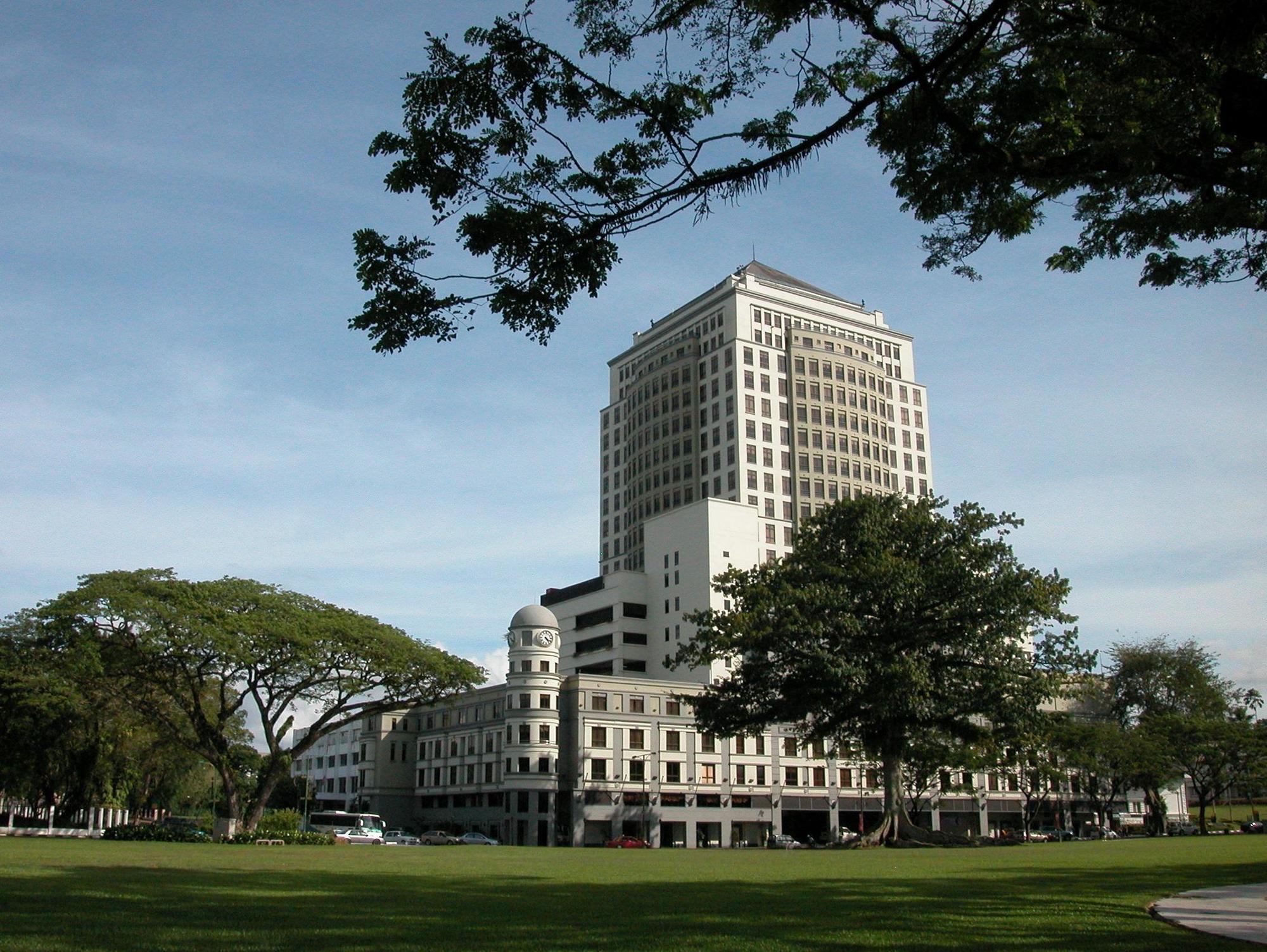 Merdeka Palace Hotel & Suites Kuching Exterior photo