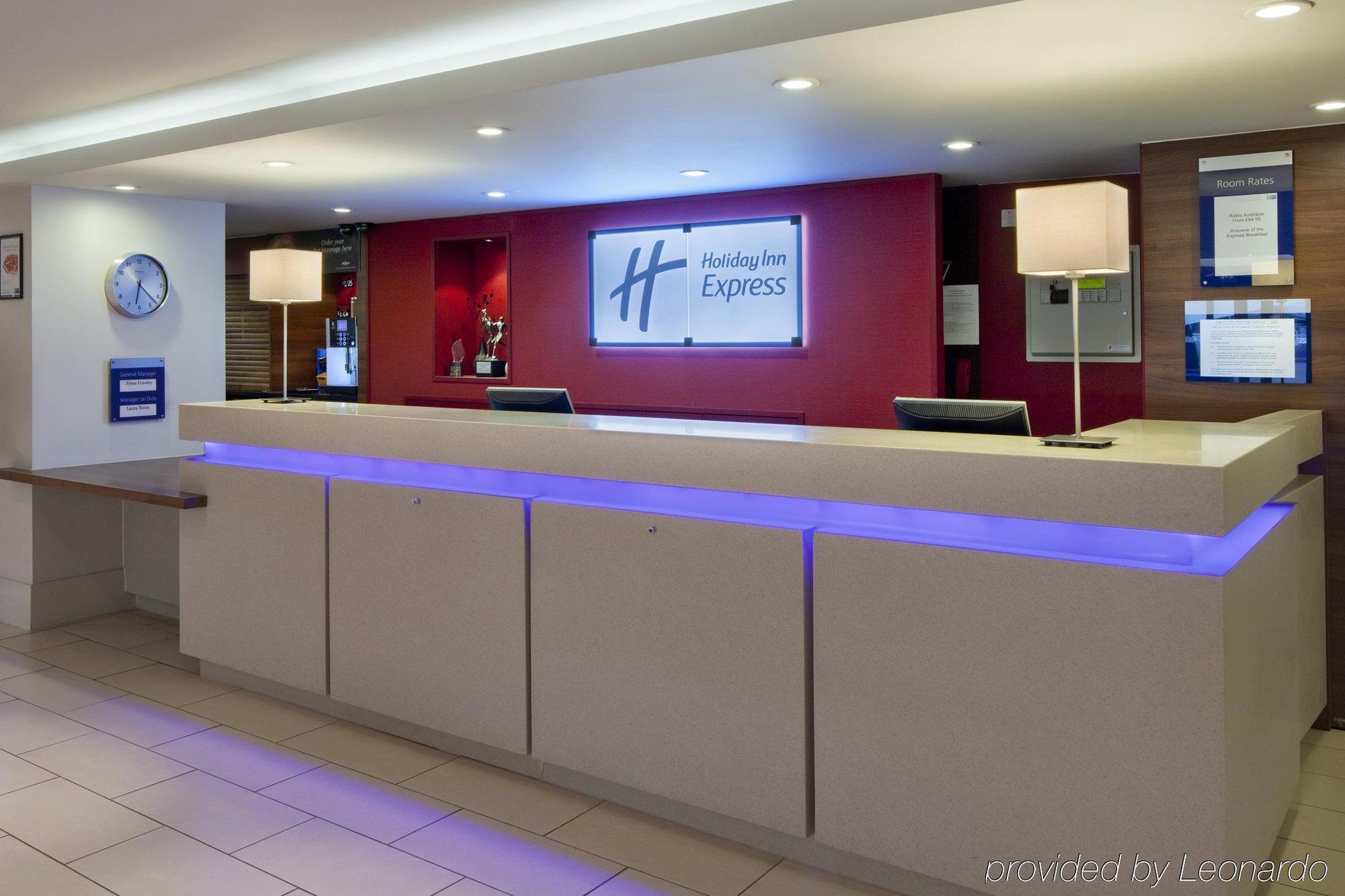 Holiday Inn Express Northampton - South, An Ihg Hotel Exterior photo