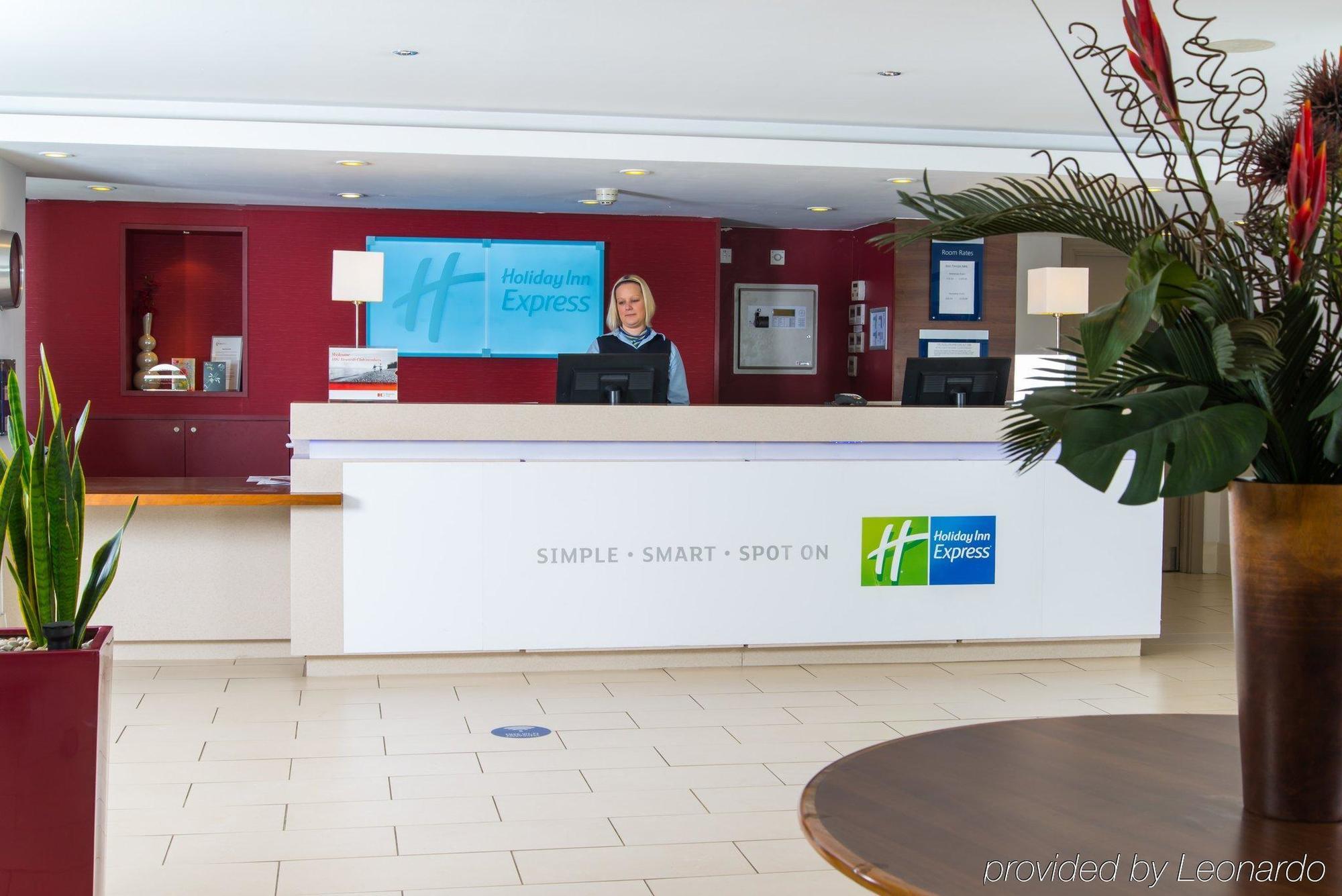 Holiday Inn Express Northampton - South, An Ihg Hotel Exterior photo