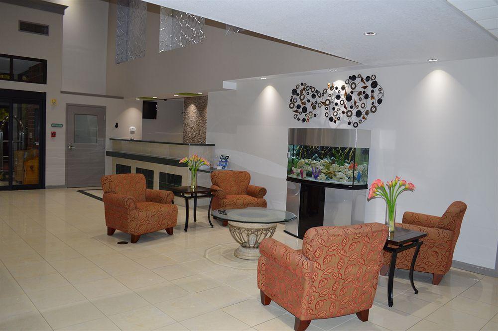 Days Inn & Suites By Wyndham Fort Myers Near Jetblue Park Exterior photo