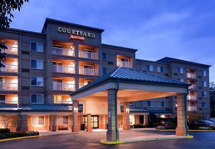 Courtyard Cleveland Airport South Hotel Middleburg Heights Exterior photo