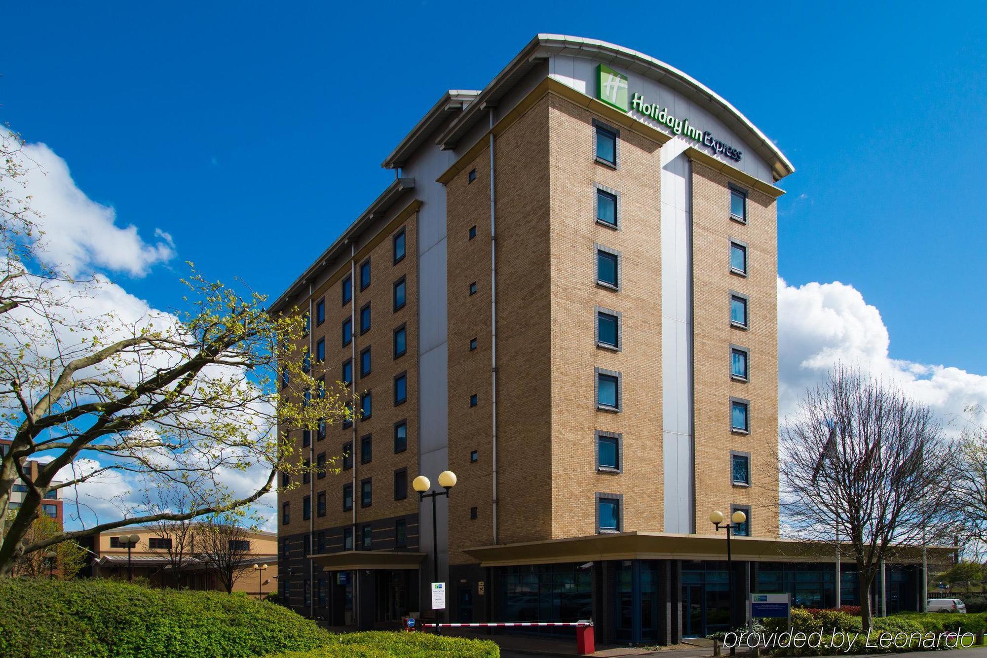 Holiday Inn Express Leeds City Centre, An Ihg Hotel Exterior photo