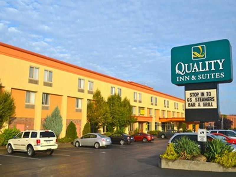 Clarion Hotel & Suites Riverfront Oswego Exterior photo