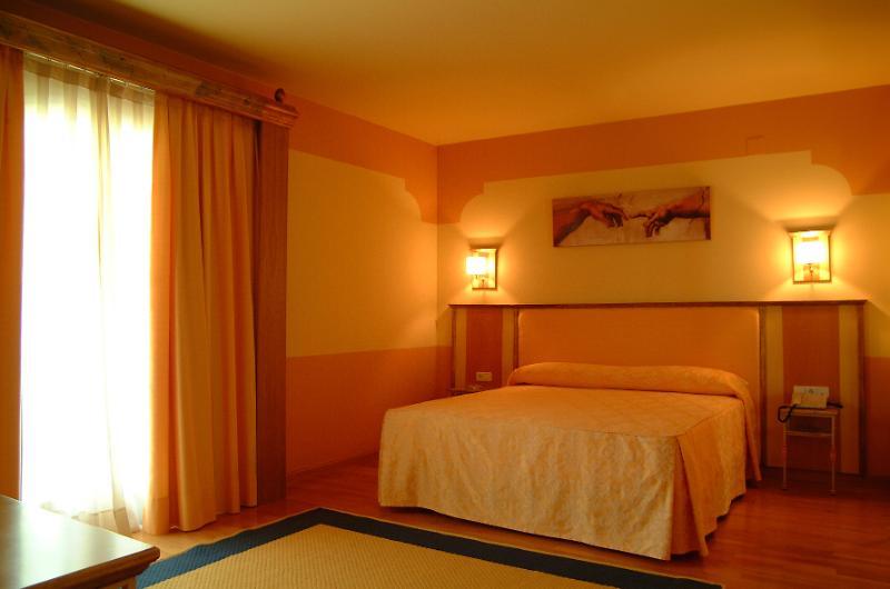 Hotel Fuente Las Piedras Cabra Room photo