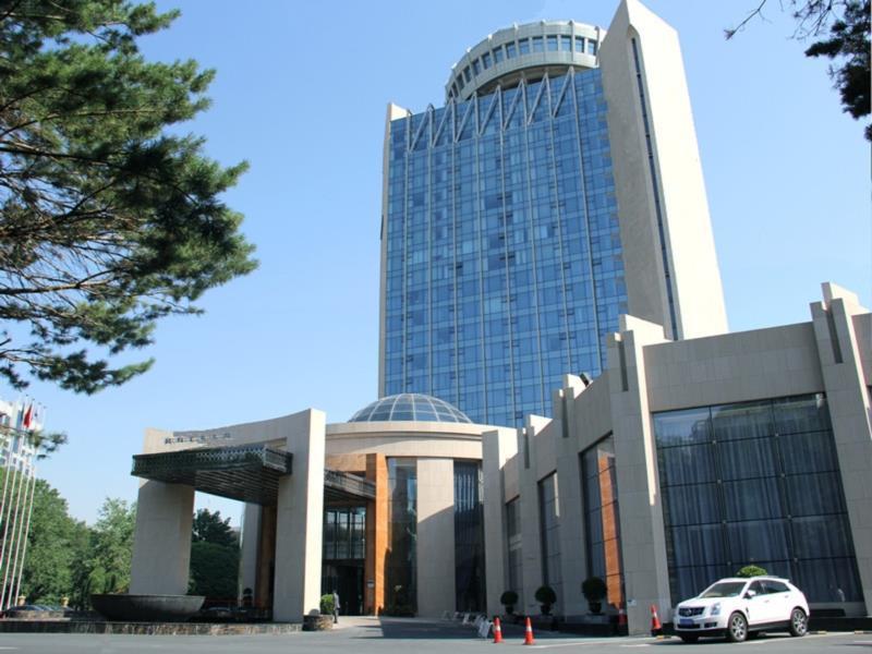 World Plaza Hotel Urumqi Exterior photo