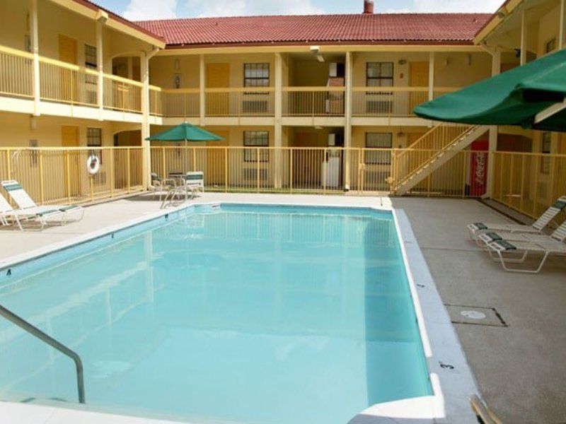 La Quinta Inn By Wyndham Baton Rouge University Area Exterior photo