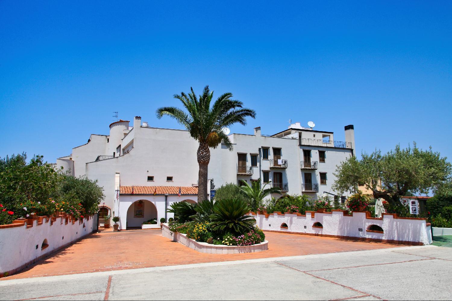 Hotel Baia Del Capitano Cefalu Exterior photo