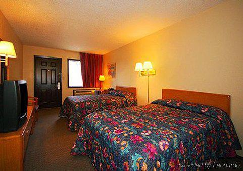 Regency Inn And Suites Bay City Room photo