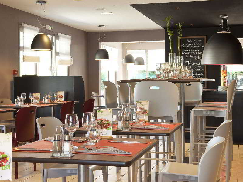 Kyriad Direct Lille Nord - Roubaix Restaurant photo