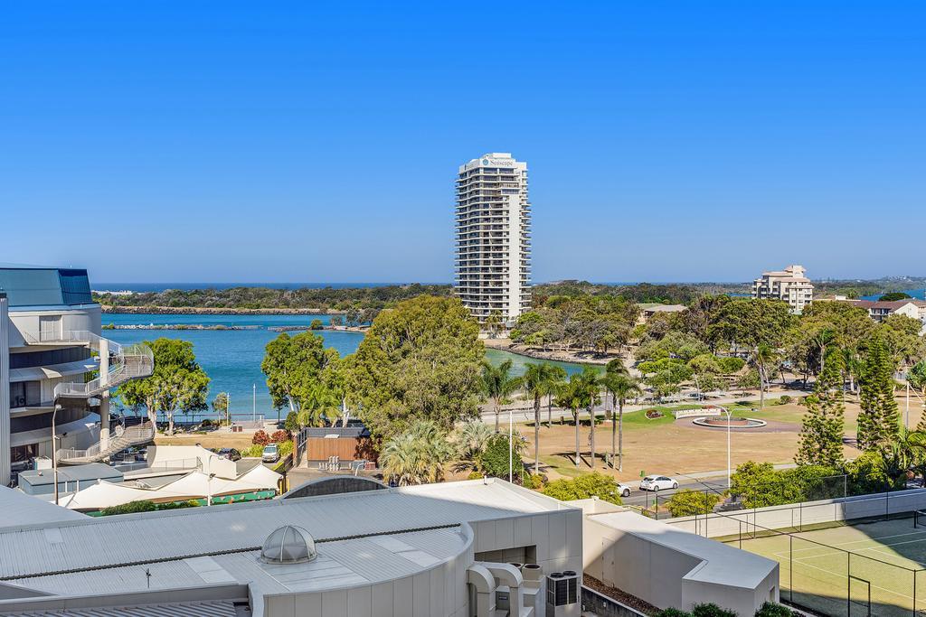 Mantra Twin Towns Hotel Tweed Heads Exterior photo