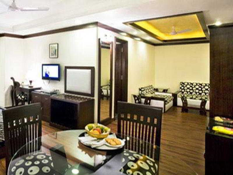 Hotel Parkland New Delhi Exterior photo