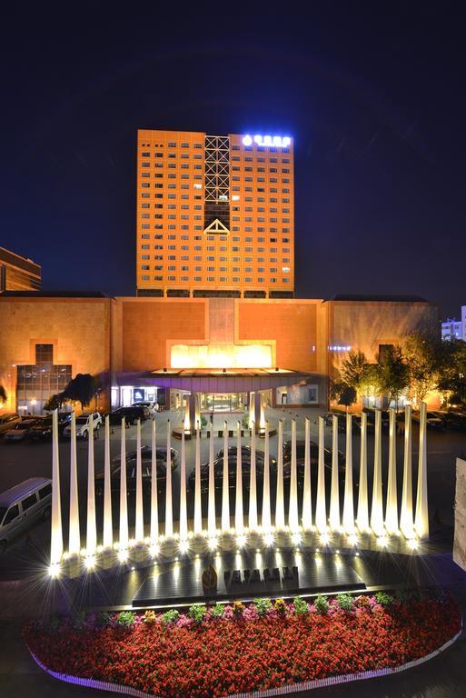 Luxemon Xinjiang Yindu Hotel Urumqi Exterior photo