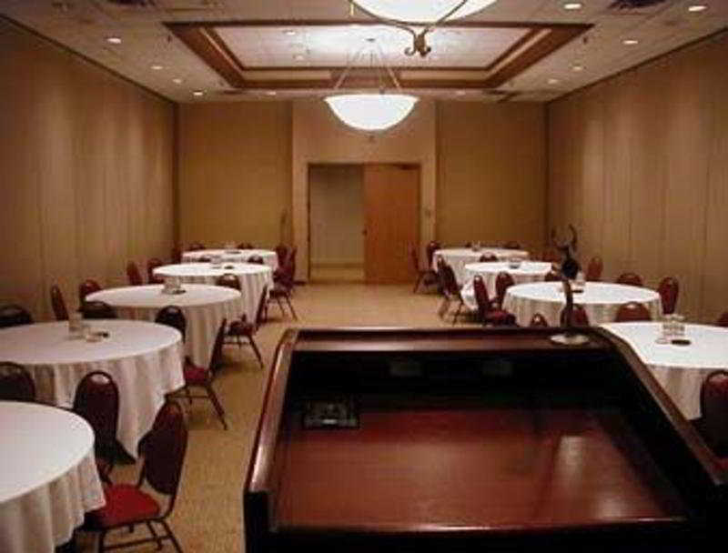 Delta Hotels By Marriott Minneapolis Northeast Restaurant photo