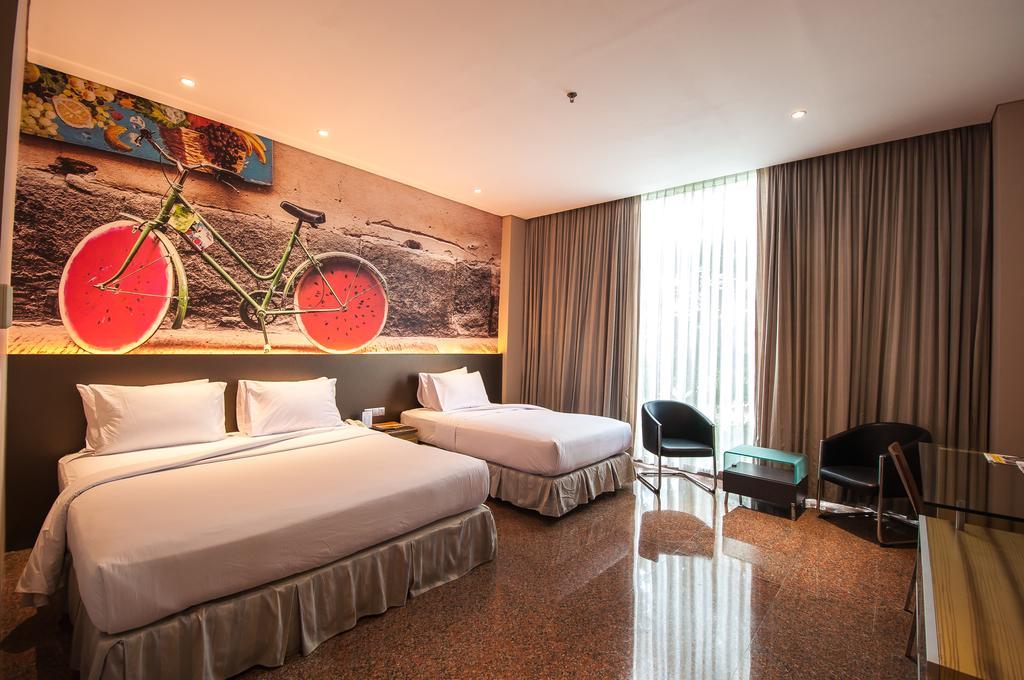Fm7 Resort Hotel - Jakarta Airport Tangerang Exterior photo