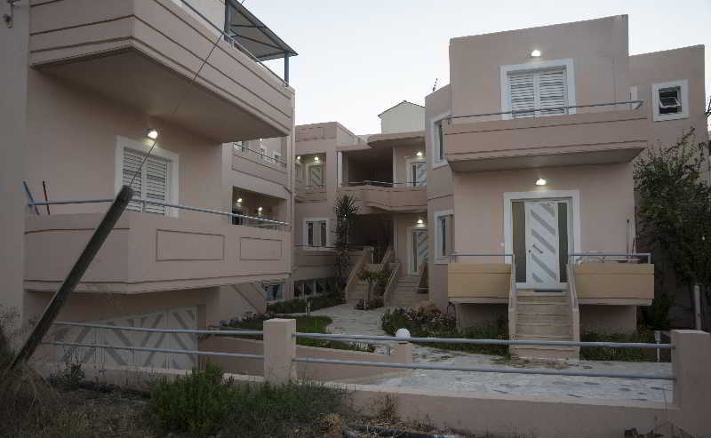 Elia Stalos Apartments Agia Marina  Exterior photo