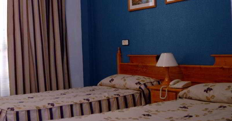 Hotel Torre De Los Guzmanes La Algaba Room photo