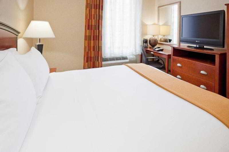Red Lion Inn And Suites Brooklyn New York Room photo