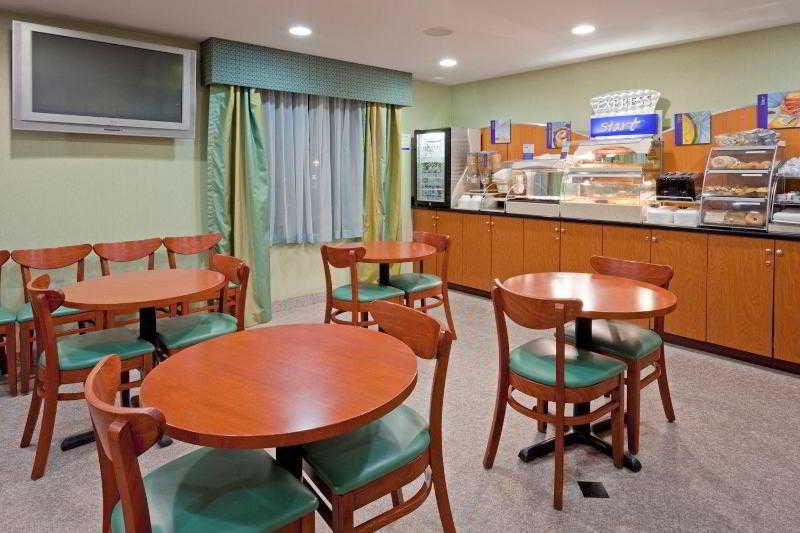 Red Lion Inn And Suites Brooklyn New York Restaurant photo