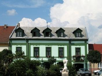Hotel Aranykereszt Gyula Exterior photo