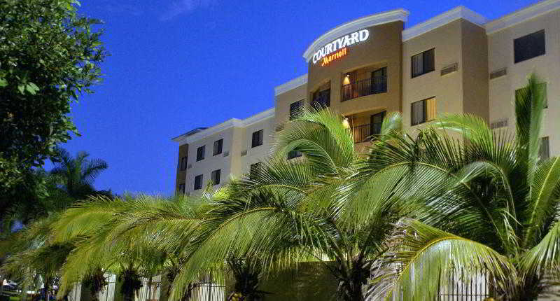 Courtyard By Marriott Miami At Dolphin Mall Exterior photo
