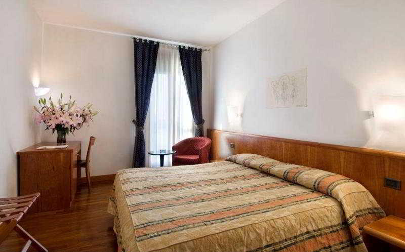 Hotel Il Canova Sandrigo Room photo