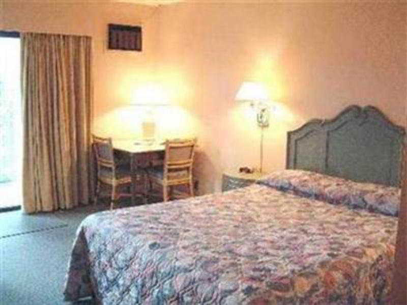 Westward Inn & Suites Langley Room photo