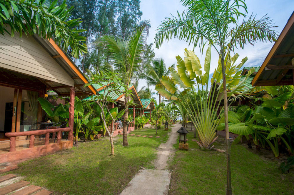 Mali Resort Pattaya Beach Koh Lipe Exterior photo