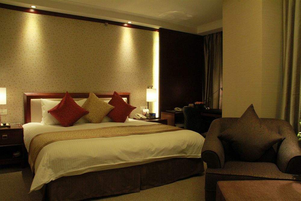 Central Hotel Shanghai Room photo
