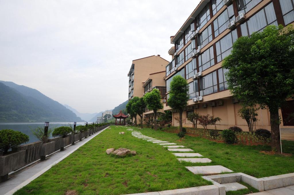 Jiande Yinyuan Hotel Tangcun Exterior photo