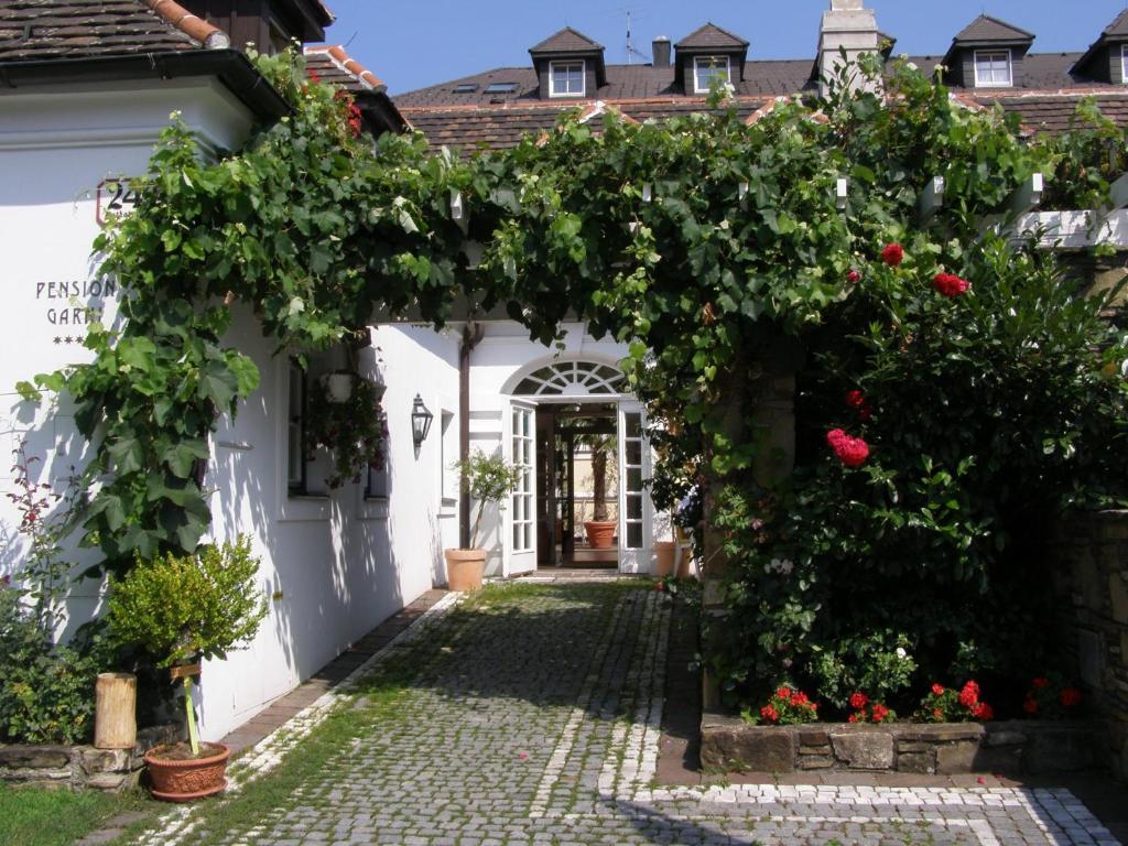 Hotel Landhaus Fuhrgassl-Huber Vienna Exterior photo