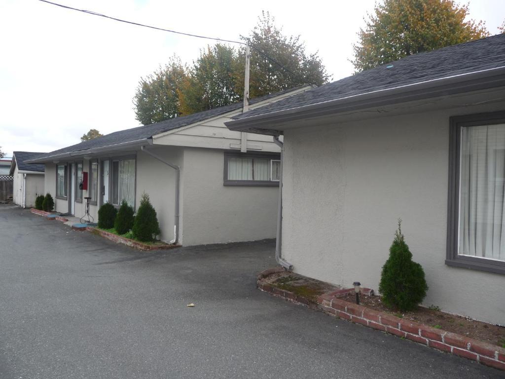 Intercity Motel Burnaby Exterior photo