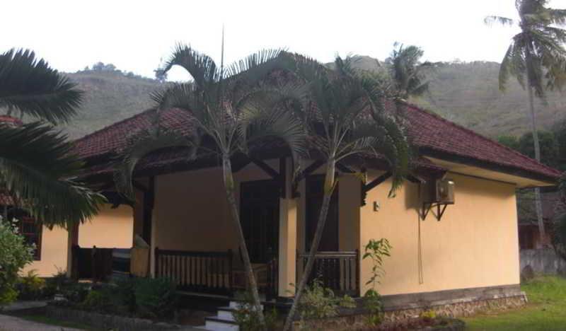 Kuta Indah Hotel Exterior photo