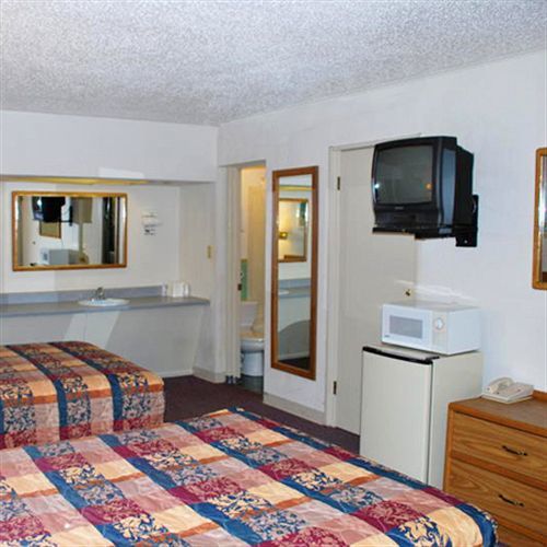 Thunderbird Motel Hillsboro Room photo