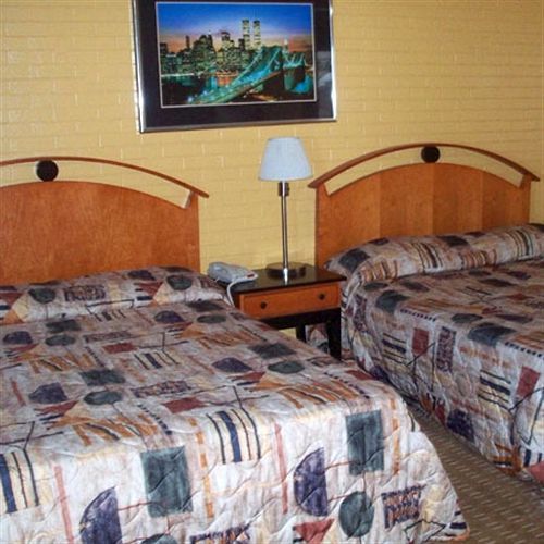 Provo Travelers Inn Room photo