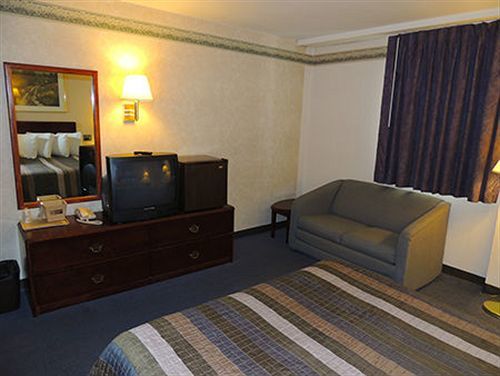Budget Host Inn & Suites Lancaster Exterior photo