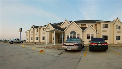 Microtel Inn & Suites By Wyndham Colfax Exterior photo