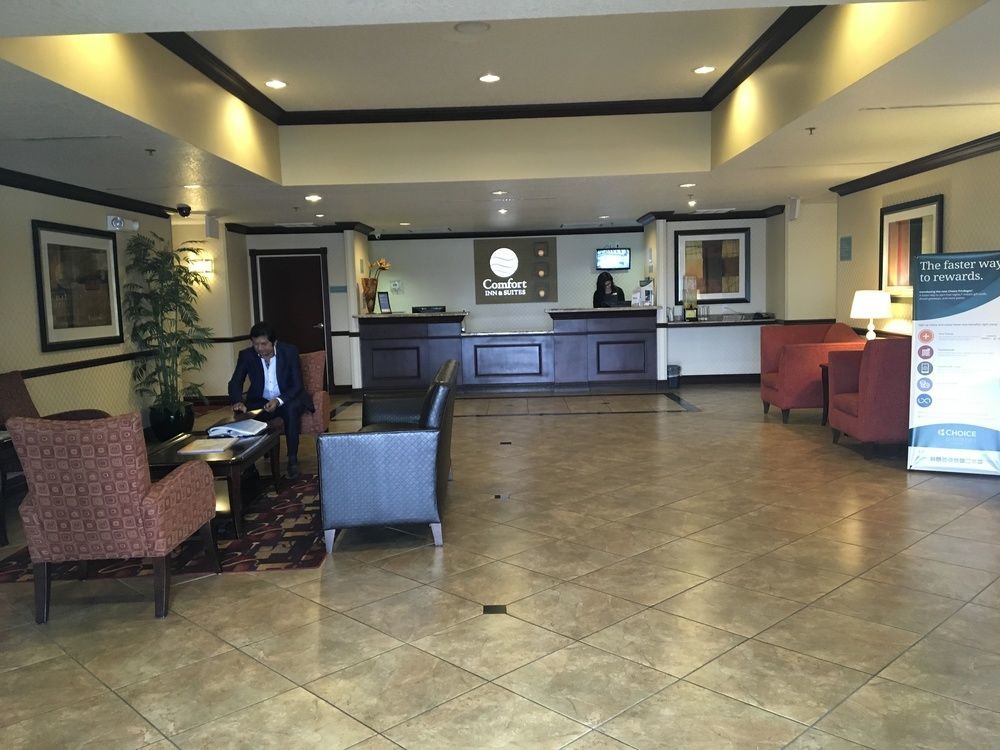 Comfort Inn & Suites Maingate South Davenport Exterior photo