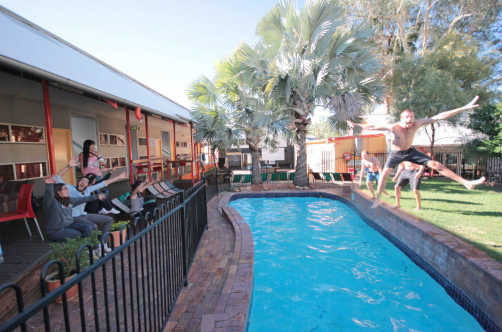 Yha Alice Springs Hostel Exterior photo