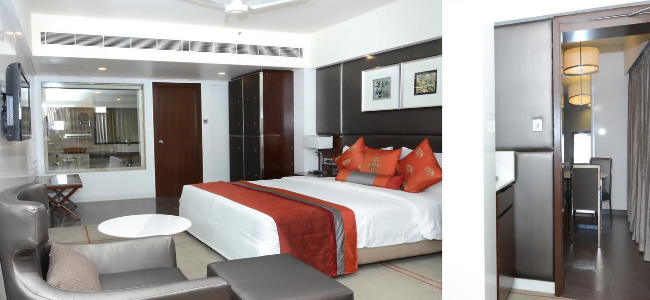 Quality Hotel D V Manor Vijayawada Exterior photo
