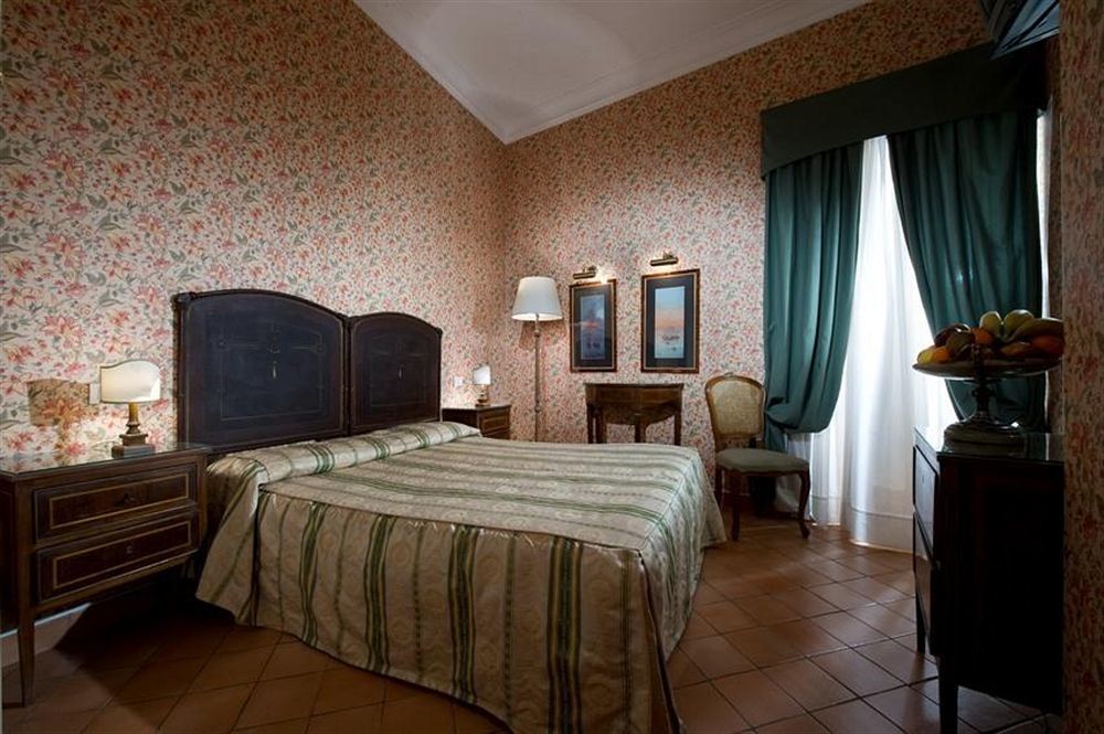 Chiaja Hotel De Charme Naples Room photo