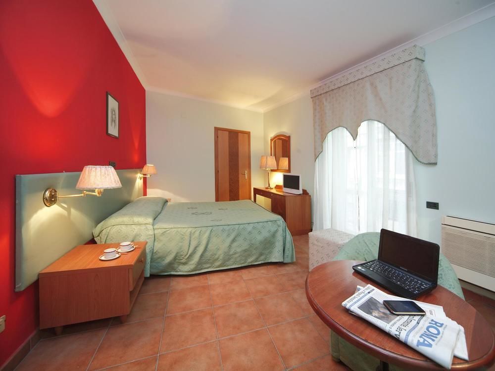 Hotel La Pace Naples Room photo
