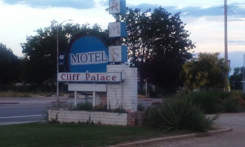 Cliff Palace Motel Blanding Exterior photo