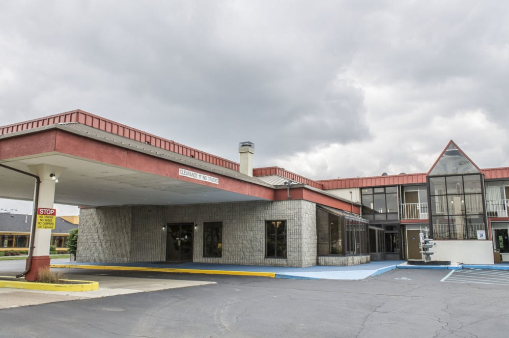 Super 8 By Wyndham Perrysburg-Toledo Hotel Exterior photo