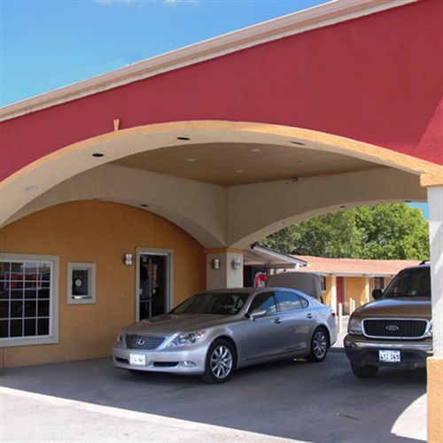 Amber Sky Motel Uvalde Exterior photo